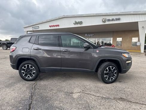 Used 2019 Jeep Compass Trailhawk AWD/4WD image 2