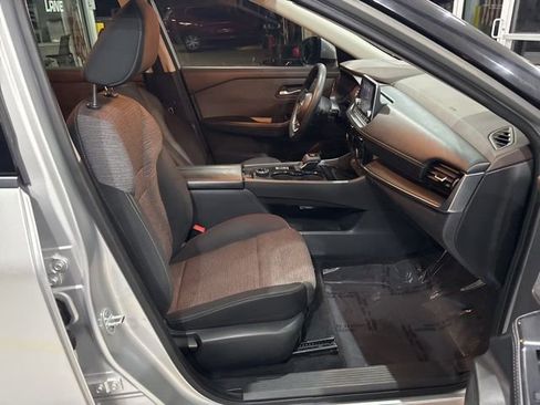 Used 2021 Nissan Rogue SV image 34