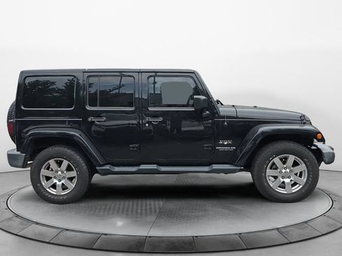 Used 2016 Jeep Wrangler Unlimited Sahara w/ Max Tow Package AWD/4WD image 6