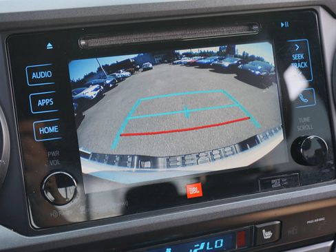 Used 2019 Toyota Tacoma TRD Off-Road AWD/4WD image 18