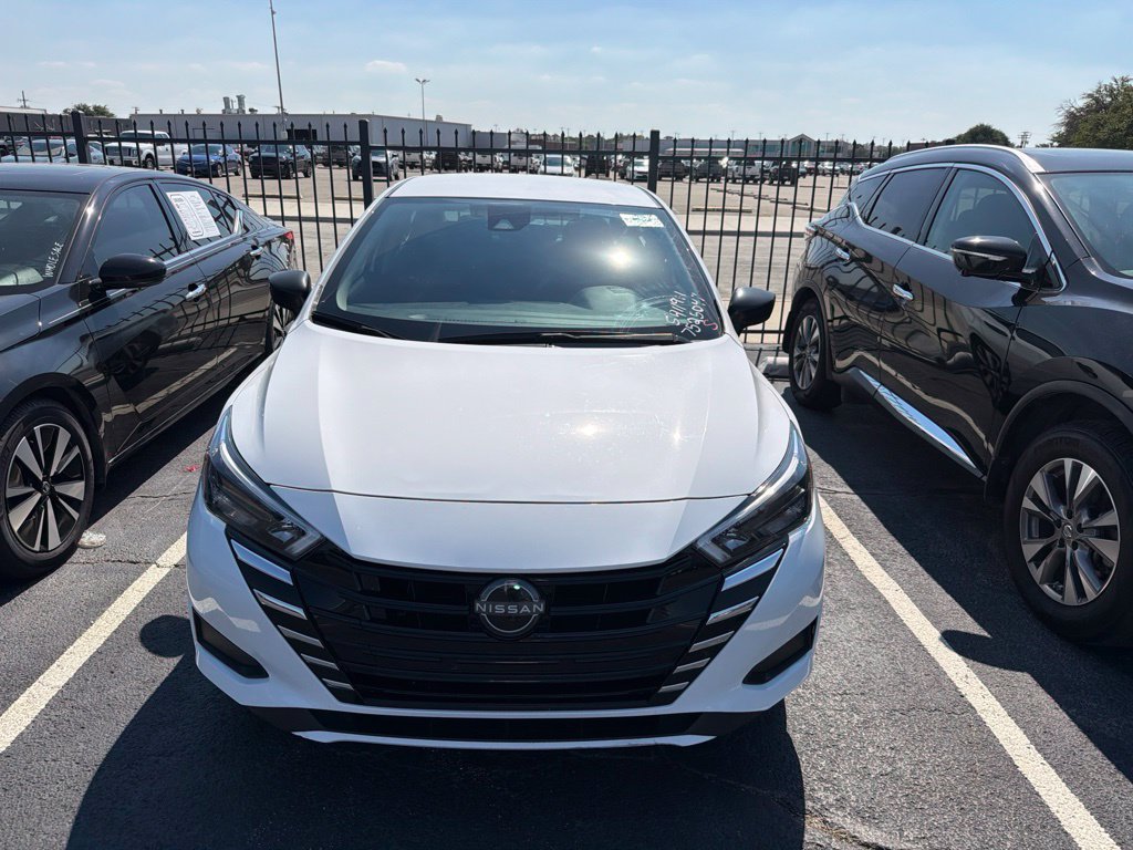 Used 2025 Nissan Versa S w/ Trunk Package FWD image 2