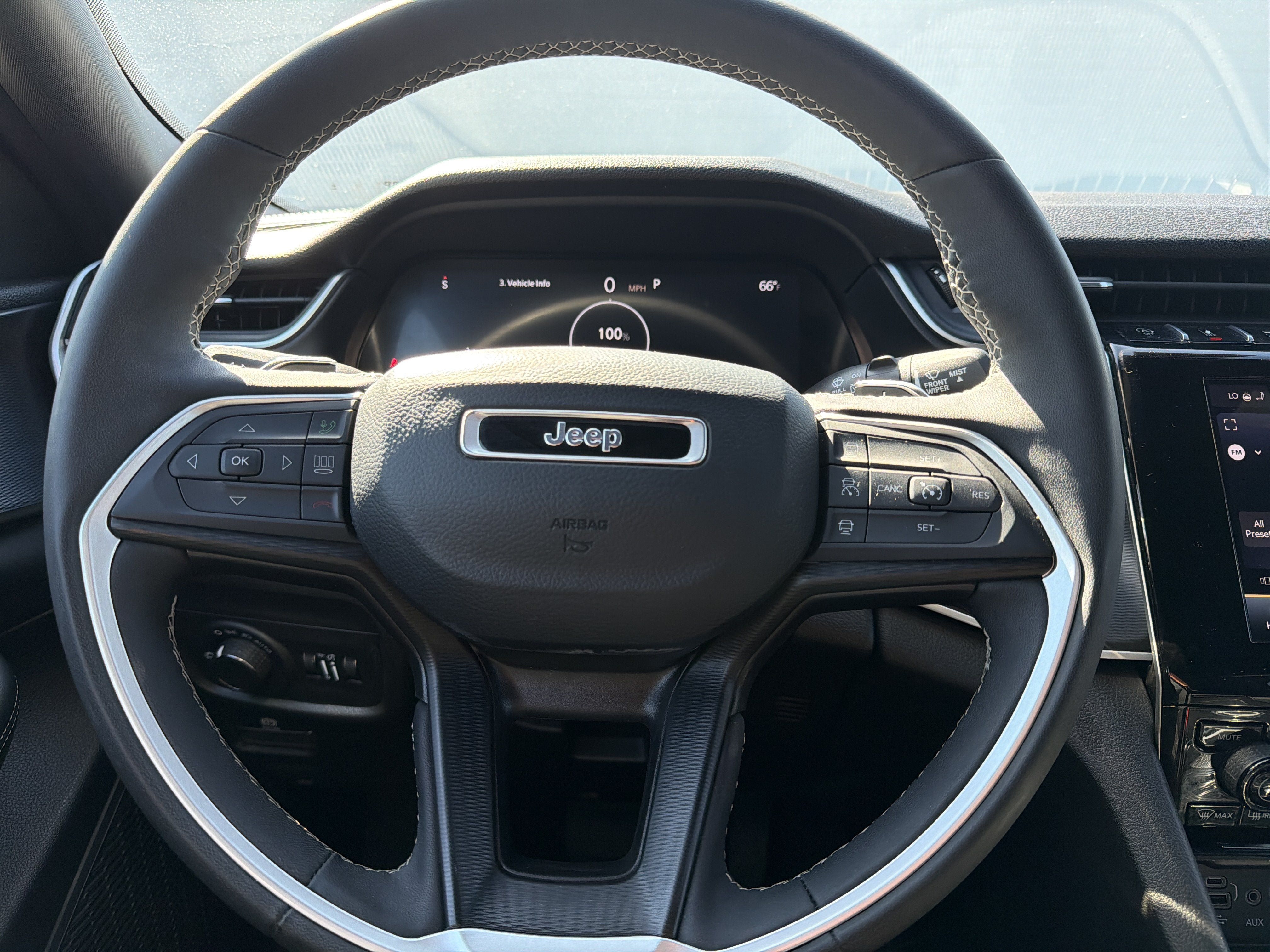 Used 2024 Jeep Grand Cherokee Laredo X w/ Luxury Tech Group I AWD/4WD image 12