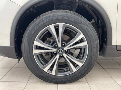 Used 2020 Nissan Rogue SV w/ Premium Package AWD/4WD image 9