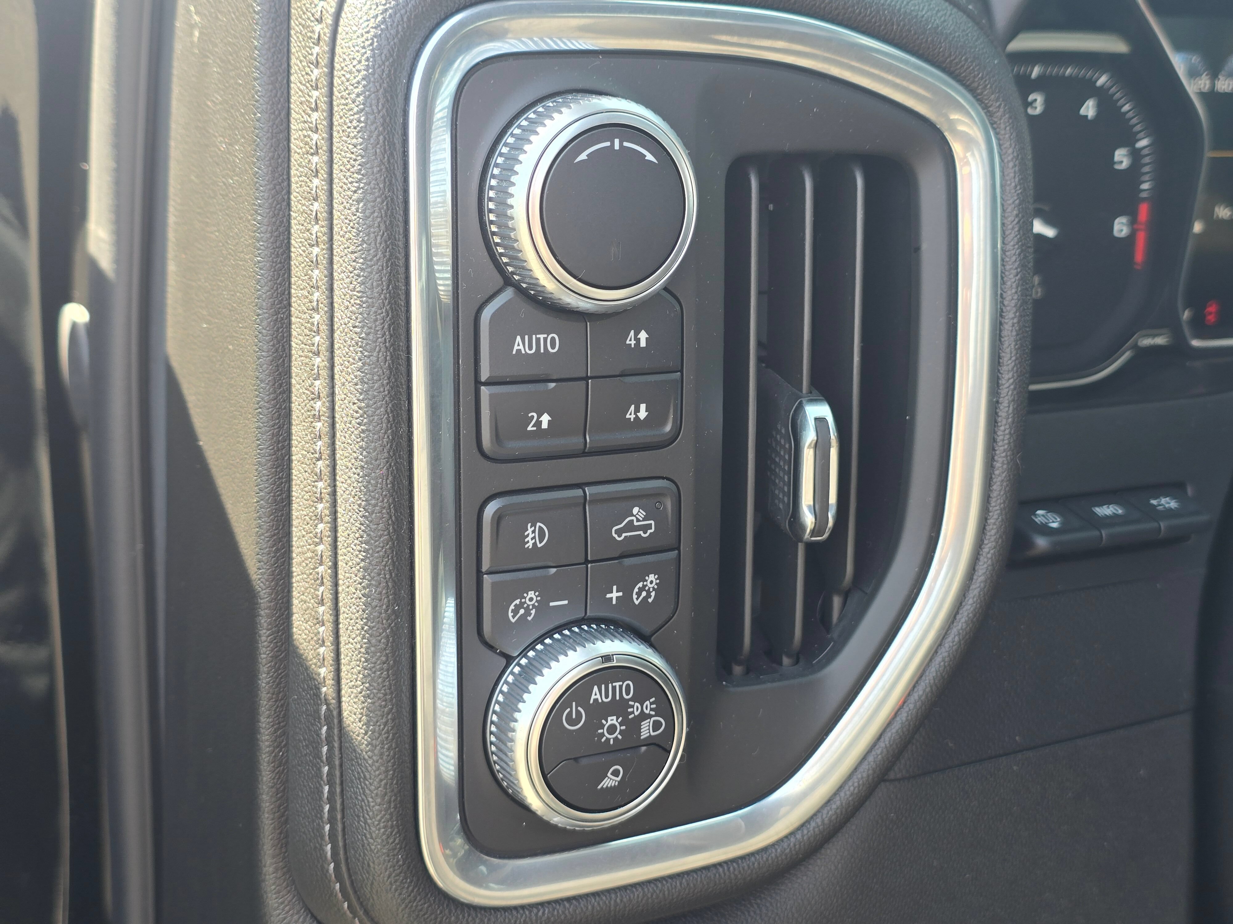 Used 2019 GMC Sierra 1500 Denali w/ Technology Package AWD/4WD image 25