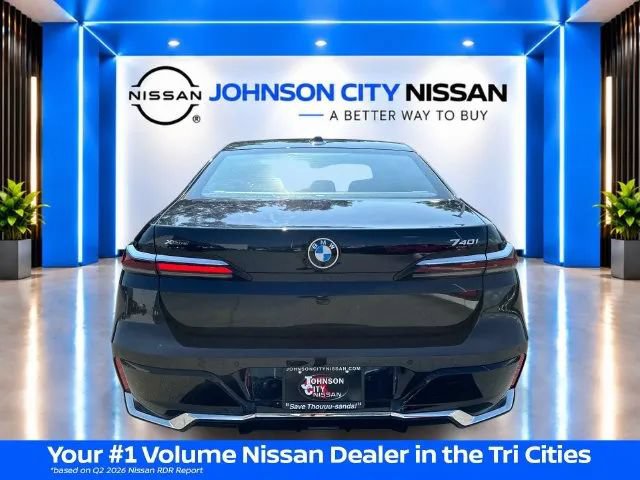 Used 2025 BMW 740i xDrive w/ Premium Package AWD/4WD image 5