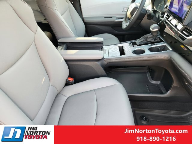 New 2026 Toyota Sienna XLE FWD image 11