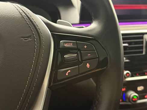 Used 2019 BMW 530e w/ Convenience Package image 25