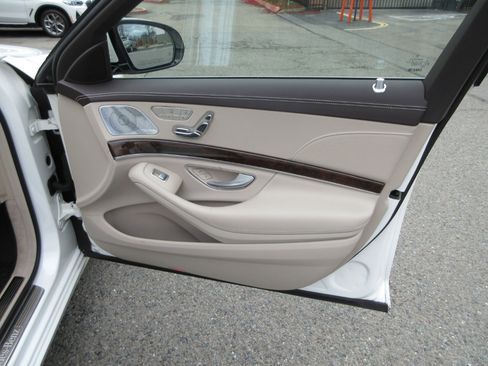 Used 2017 Mercedes-Benz S 550 Sedan image 20