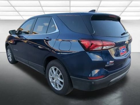 Used 2022 Chevrolet Equinox LT image 2