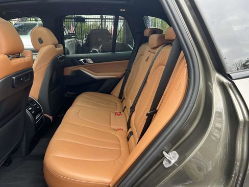 Used 2022 BMW X5 xDrive40i w/ M Sport Package image 12