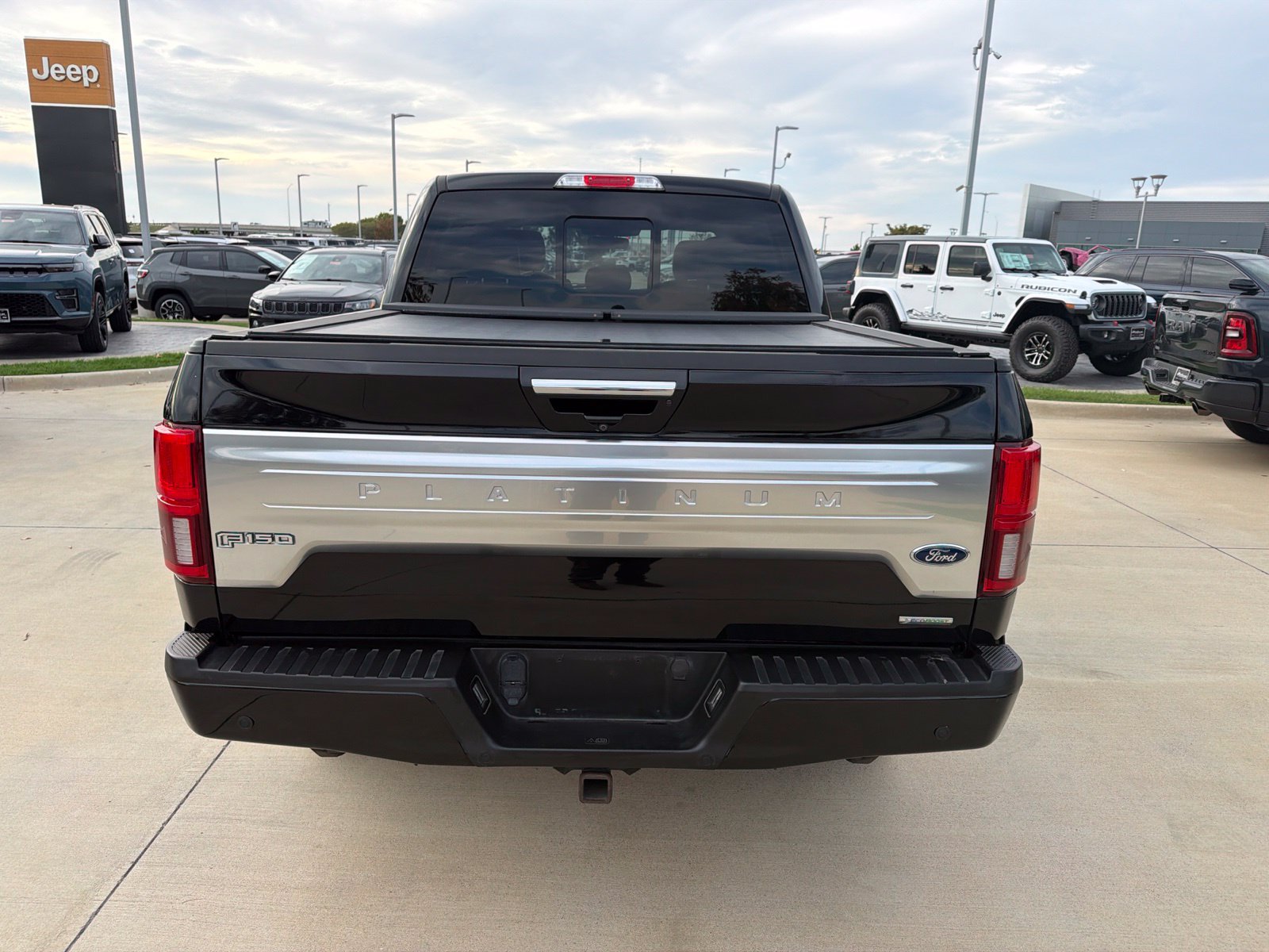 Used 2019 Ford F150 Platinum w/ Equipment Group 701A Luxury AWD/4WD image 4