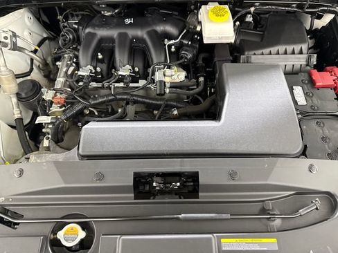 Used 2024 Nissan Pathfinder SV AWD/4WD image 46