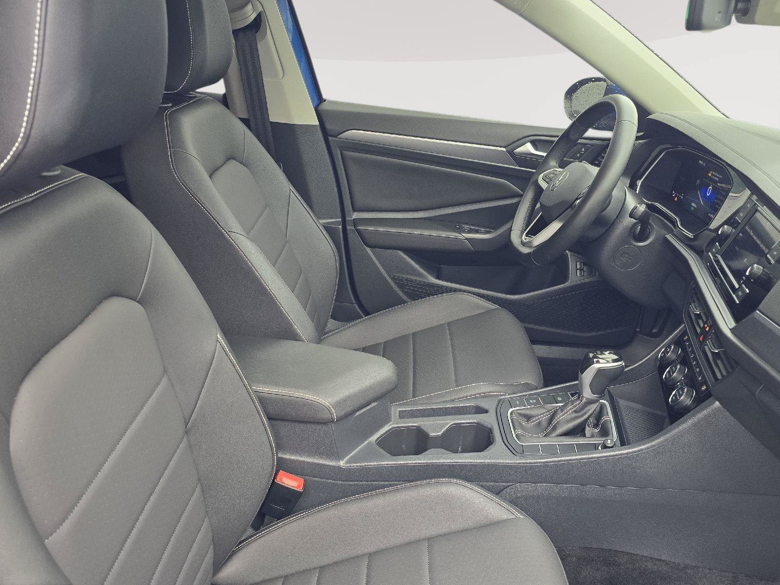 Used 2024 Volkswagen Jetta SE w/ Panoramic Sunroof Package FWD image 15