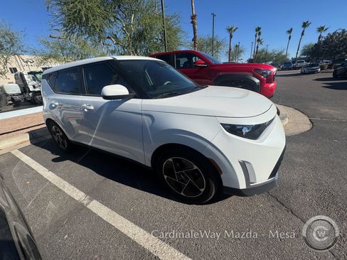 Used 2023 Kia Soul EX FWD image 3