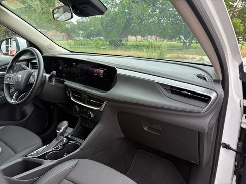 Used 2025 Buick Encore GX Preferred FWD image 35