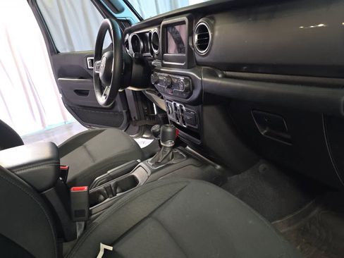 Used 2019 Jeep Wrangler Unlimited Sahara AWD/4WD image 18
