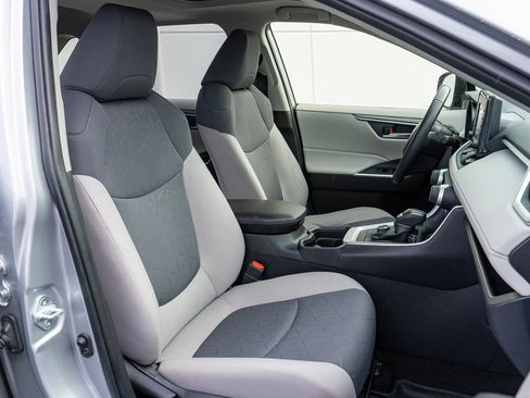 Used 2020 Toyota RAV4 XLE image 20