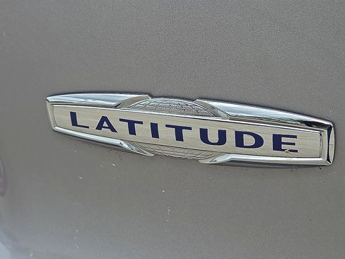 Used 2019 Jeep Cherokee Latitude Plus image 9