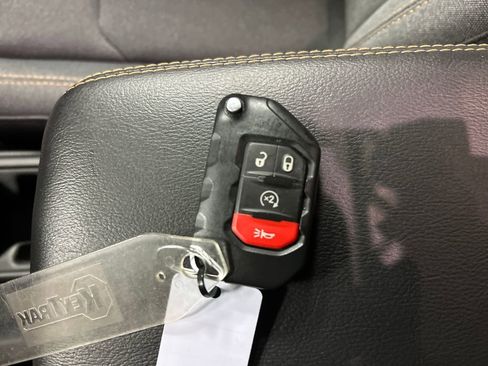 Used 2025 Jeep Wrangler Unlimited Sahara AWD/4WD image 22