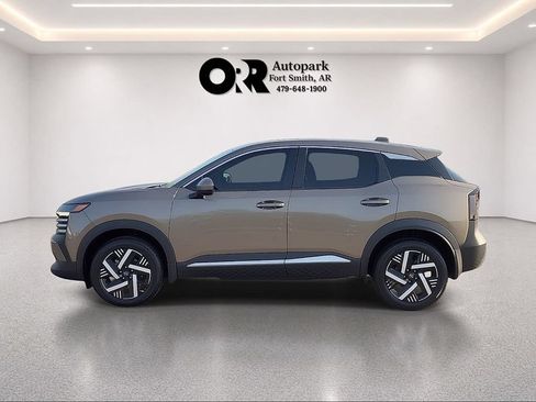 Used 2025 Nissan Kicks SV w/ Illumination Package FWD image 3