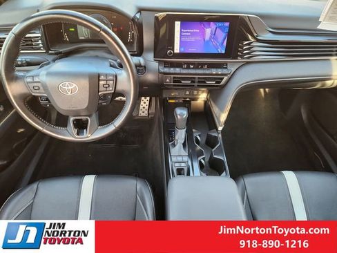 Used 2025 Toyota Camry SE image 27