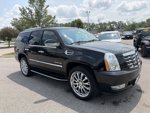 Used 2011 Cadillac Escalade AWD w/ Touring Package image 3