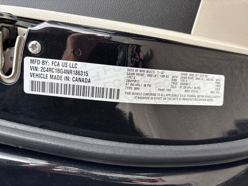 Used 2022 Chrysler Pacifica Touring-L image 29