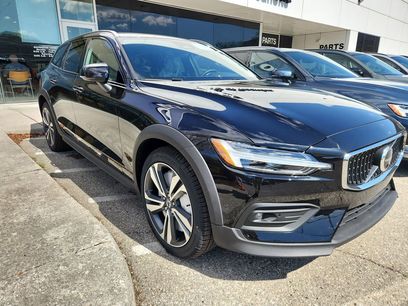 New 2026 Volvo V60 B5 Cross Country Plus w/ Protection Package Premier