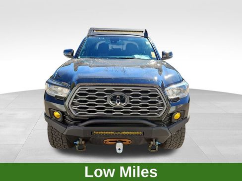 Used 2022 Toyota Tacoma TRD Off-Road image 2