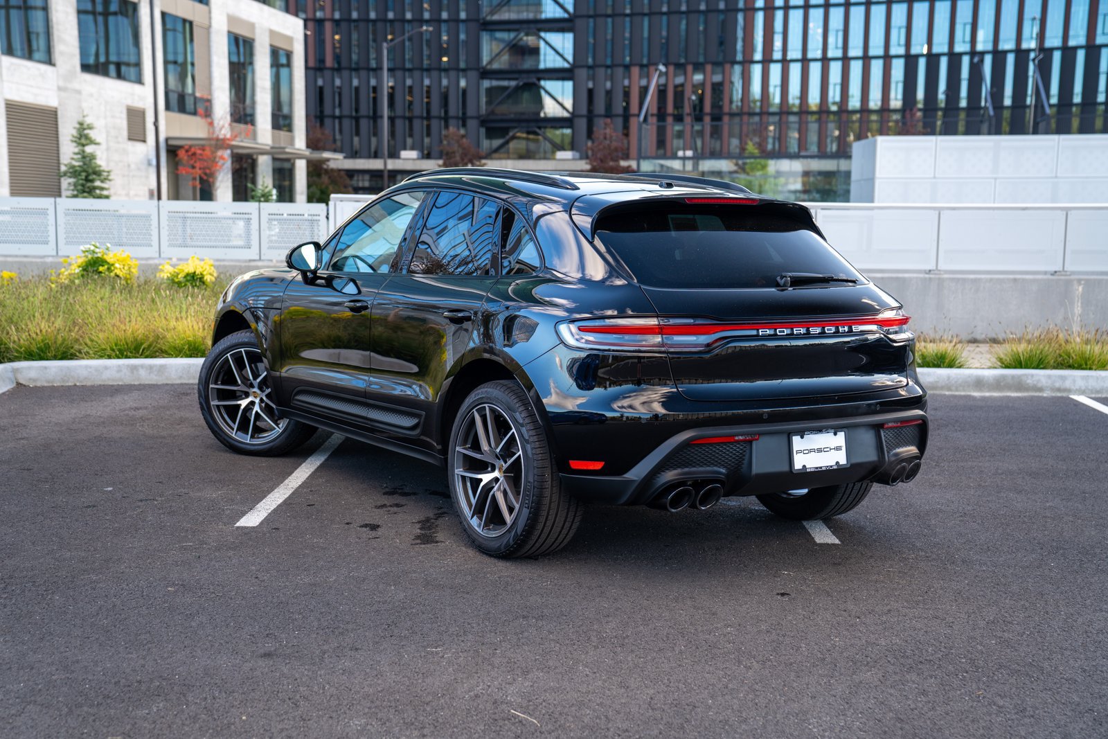 Certified 2026 Porsche Macan AWD/4WD image 3