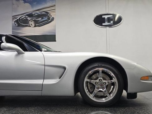 Used 2002 Chevrolet Corvette Coupe w/ Preferred Equipment Group2 image 27