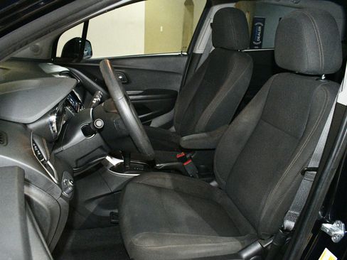 Used 2021 Chevrolet Trax LS w/ Tint and Cruise Package image 7