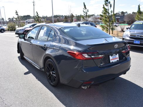 Used 2025 Toyota Camry SE image 7