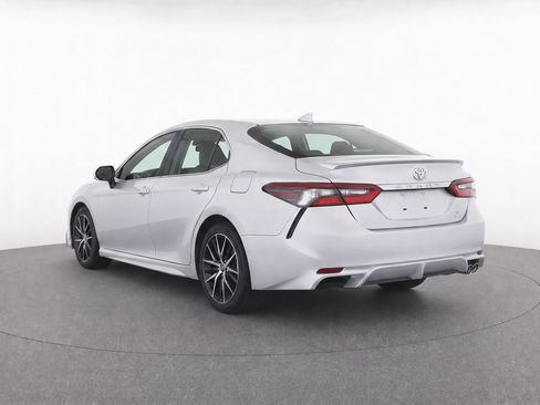 Used 2024 Toyota Camry SE w/ Cold Weather Package AWD/4WD image 3