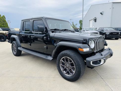 Used 2022 Jeep Gladiator Overland w/ Popular Equipment Package AWD/4WD image 2