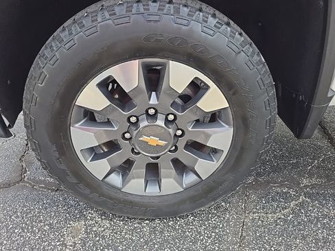 Used 2021 Chevrolet Silverado 2500 Custom w/ Custom Value Package AWD/4WD image 21