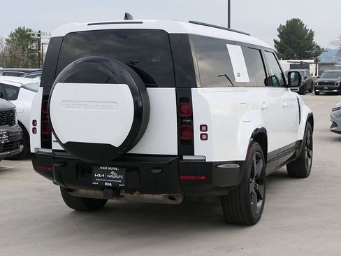 Used 2024 Land Rover Defender 130 X-Dynamic SE AWD/4WD image 4