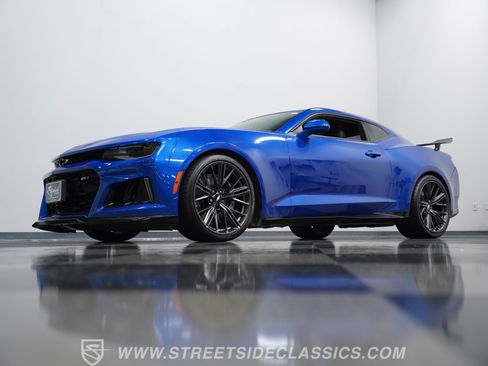 Used 2018 Chevrolet Camaro ZL1 RWD image 21