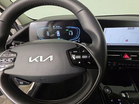 Certified 2025 Kia Niro EX Touring image 30