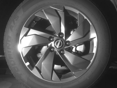 Used 2025 Nissan Rogue SV FWD image 12