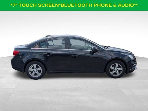 Used 2016 Chevrolet Cruze LT w/ Technology Package FWD image 4