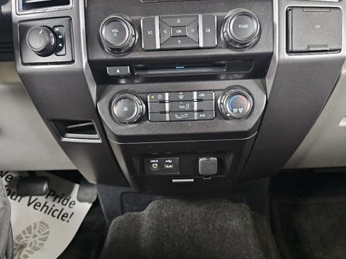 Used 2015 Ford F150 XLT image 25