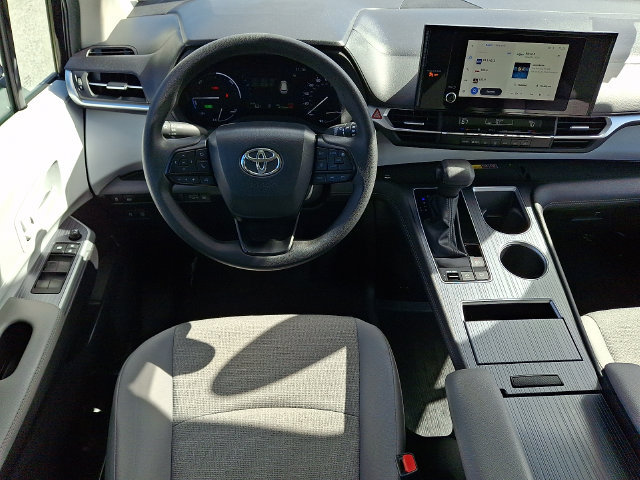 Certified 2025 Toyota Sienna LE AWD/4WD image 12