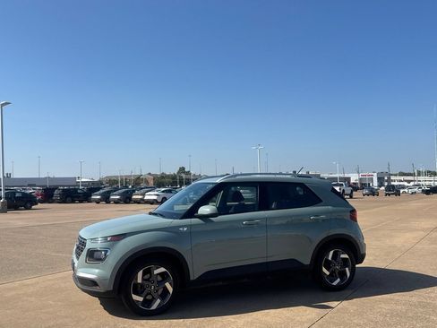 Used 2025 Hyundai Venue SEL FWD image 11