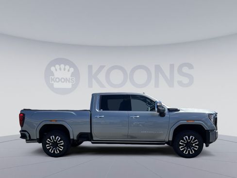 Used 2024 GMC Sierra 2500 Denali Ultimate AWD/4WD image 8