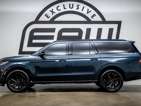 Used 2025 Lincoln Navigator L Reserve AWD/4WD image 5
