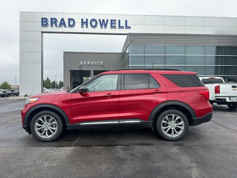 Used 2022 Ford Explorer XLT w/ Equipment Group 202A AWD/4WD image 1