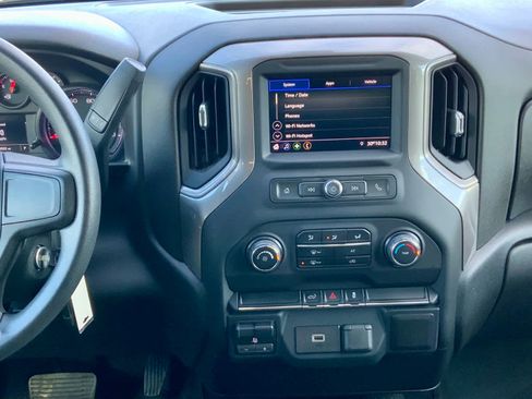 Used 2020 Chevrolet Silverado 2500 Custom w/ Custom Value Package image 40