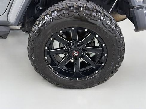 Used 2018 Jeep Wrangler Unlimited Sahara AWD/4WD image 29