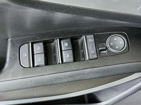 Used 2025 Kia Soul LX w/ LX Technology Package image 15